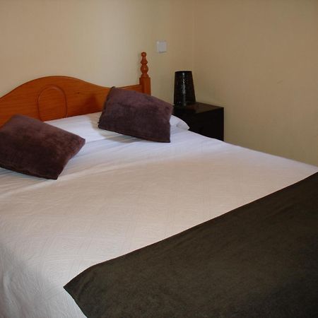 מדריד Hostal Puerta Bonita Vista Alegre מראה חיצוני תמונה