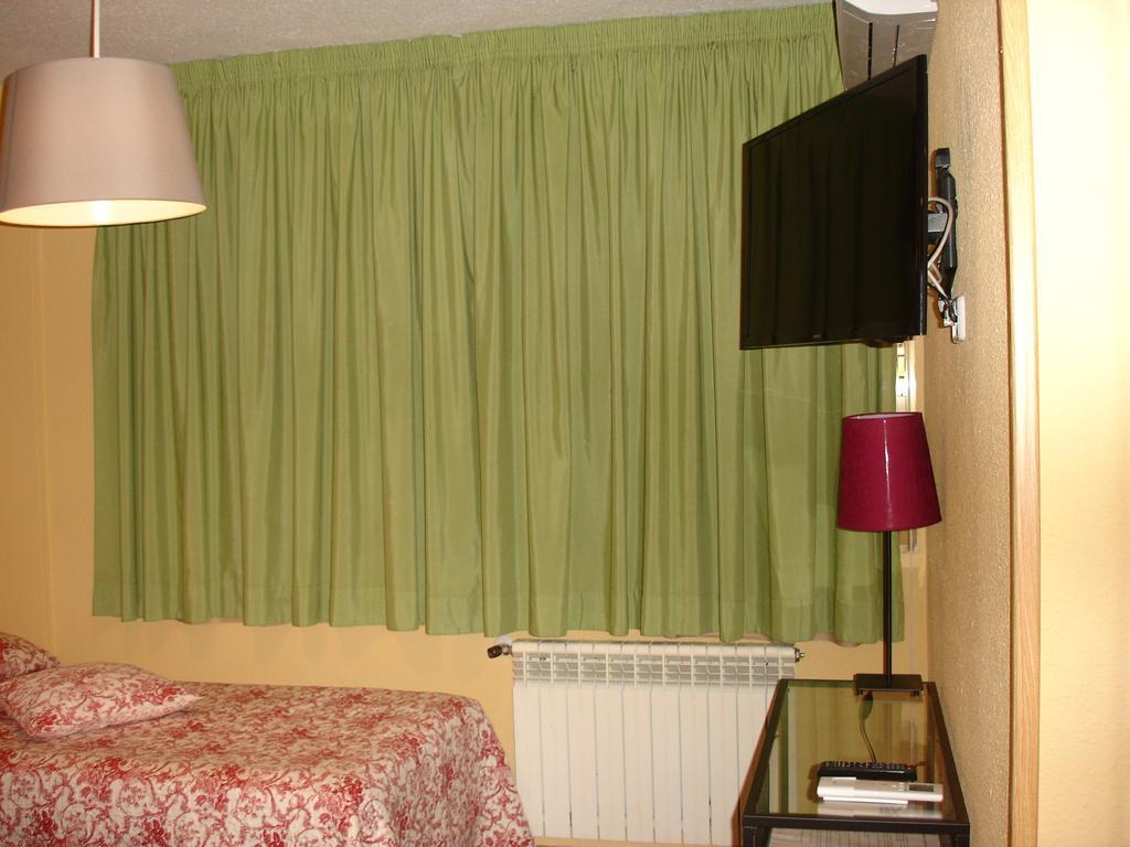 מדריד Hostal Puerta Bonita Vista Alegre מראה חיצוני תמונה
