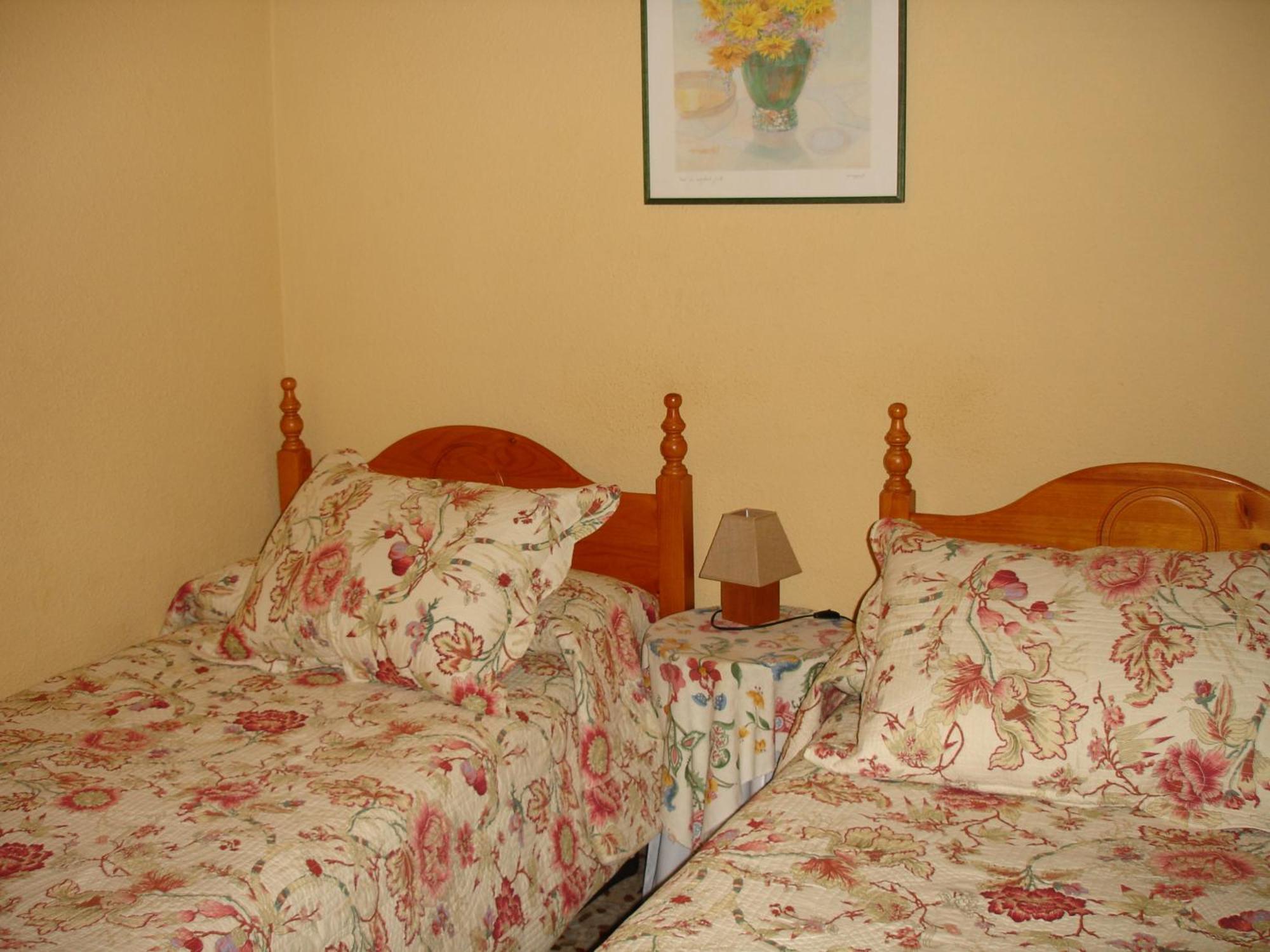 מדריד Hostal Puerta Bonita Vista Alegre מראה חיצוני תמונה