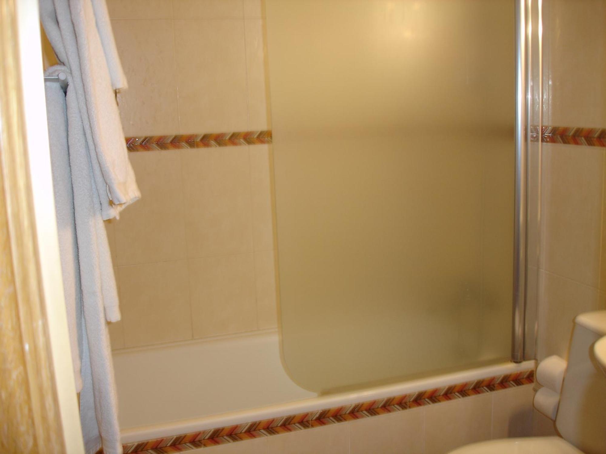 מדריד Hostal Puerta Bonita Vista Alegre מראה חיצוני תמונה
