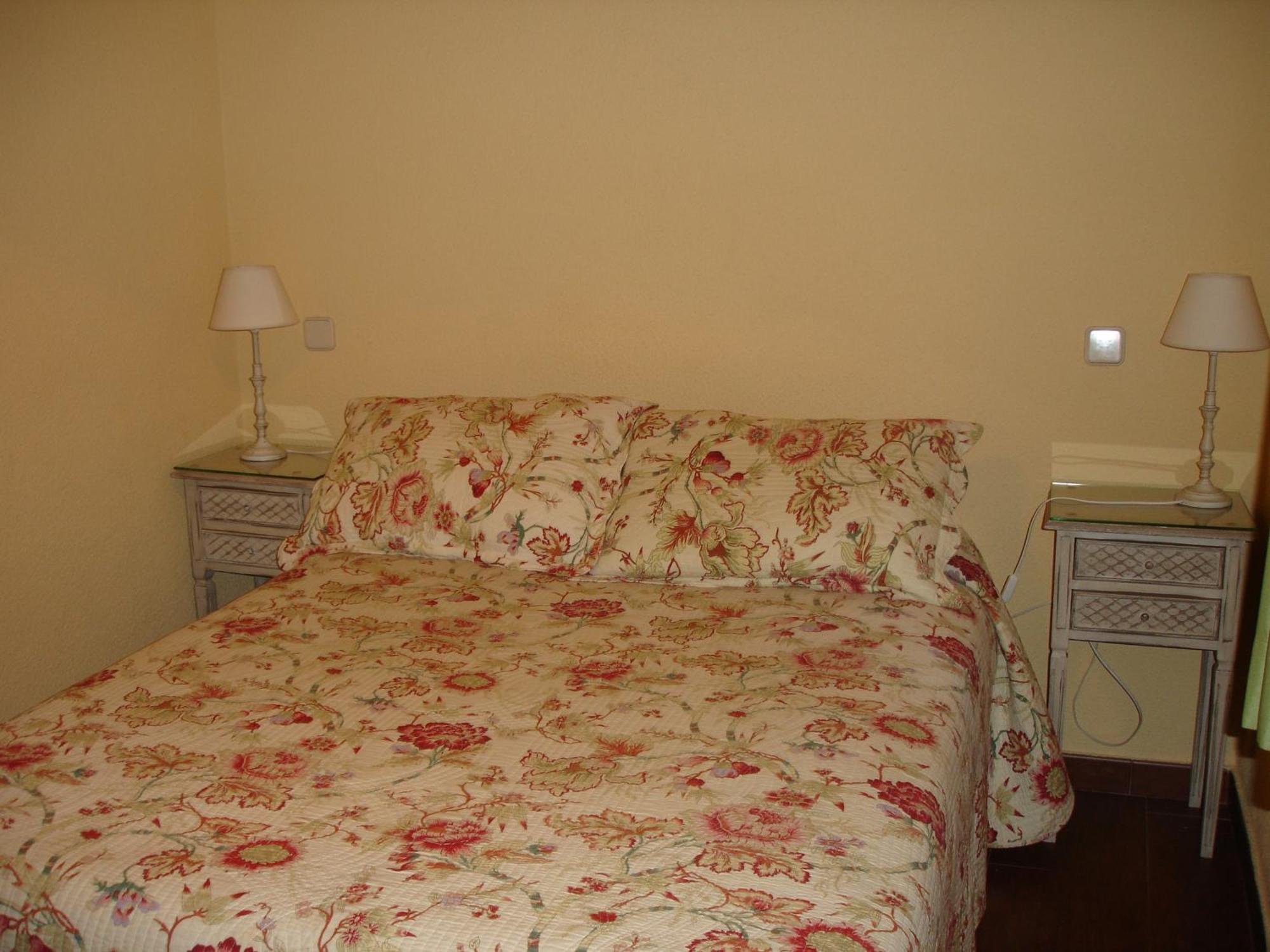 מדריד Hostal Puerta Bonita Vista Alegre מראה חיצוני תמונה