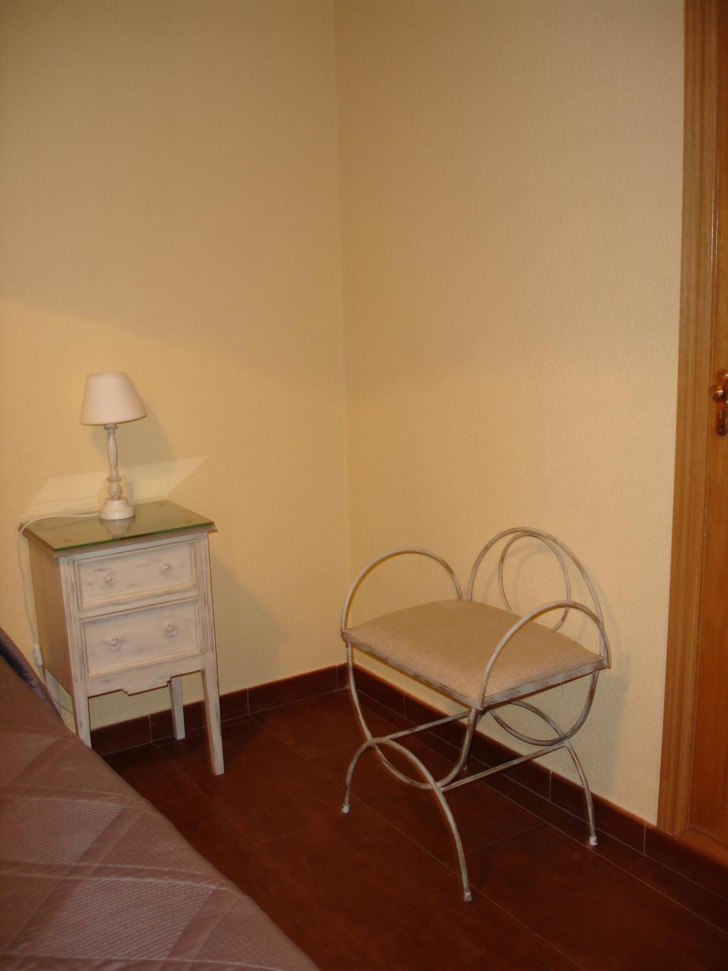 מדריד Hostal Puerta Bonita Vista Alegre מראה חיצוני תמונה