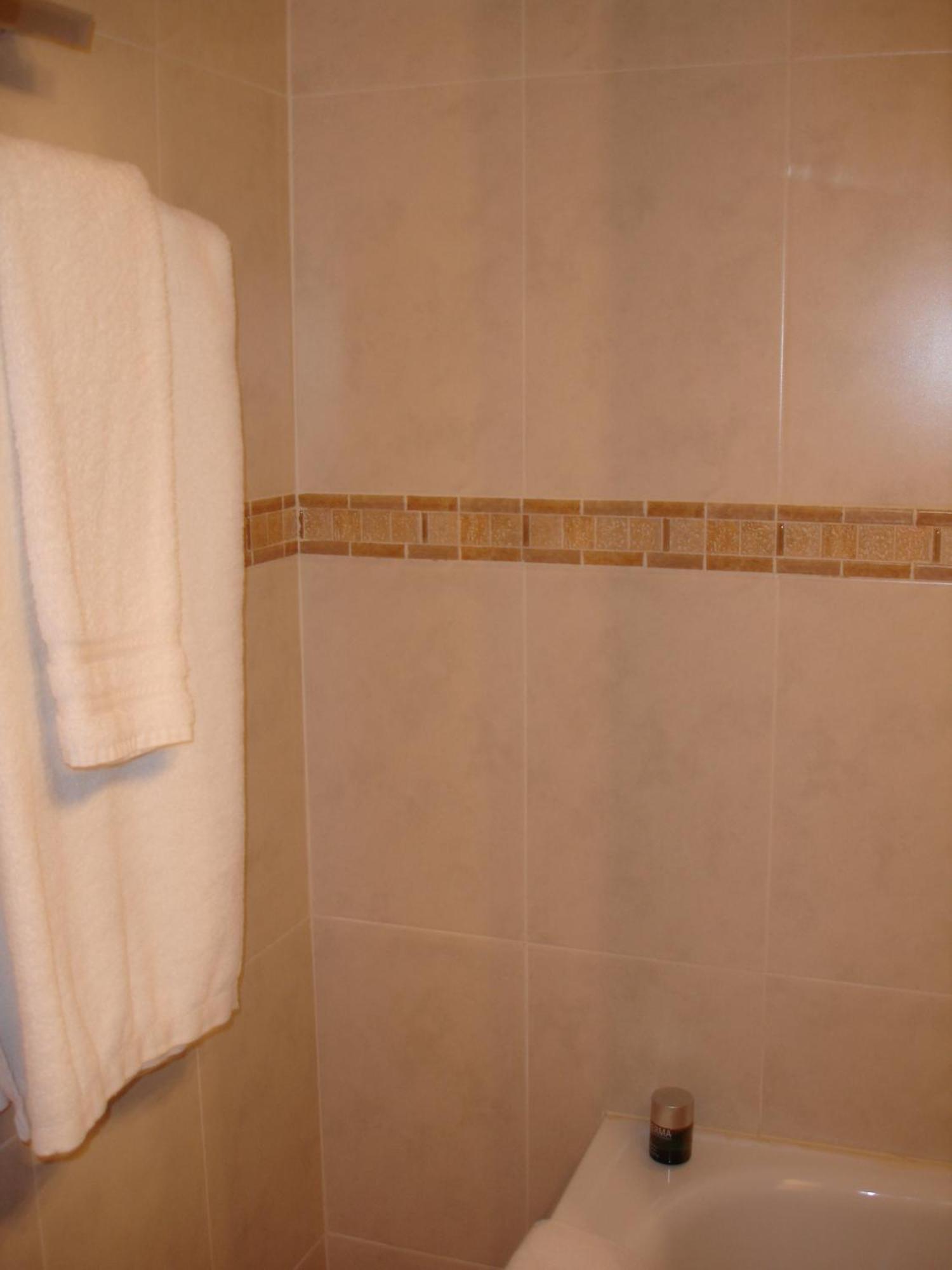 מדריד Hostal Puerta Bonita Vista Alegre מראה חיצוני תמונה