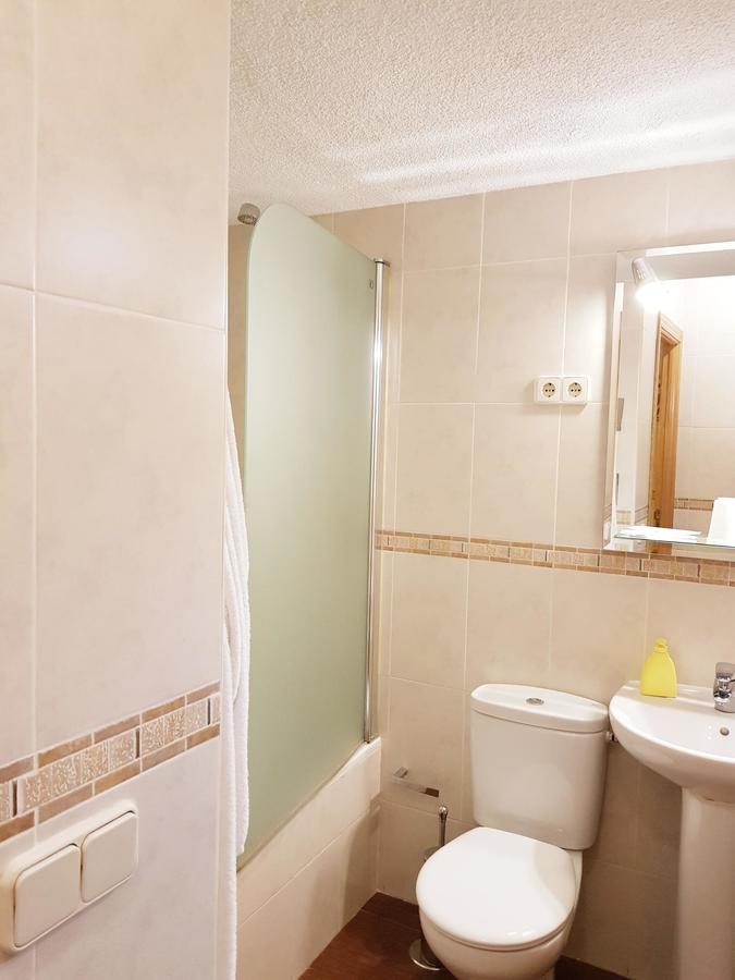 מדריד Hostal Puerta Bonita Vista Alegre מראה חיצוני תמונה
