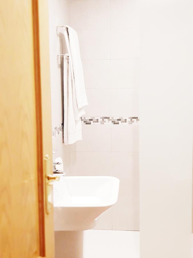 מדריד Hostal Puerta Bonita Vista Alegre מראה חיצוני תמונה