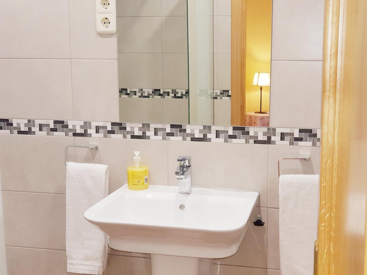 מדריד Hostal Puerta Bonita Vista Alegre מראה חיצוני תמונה