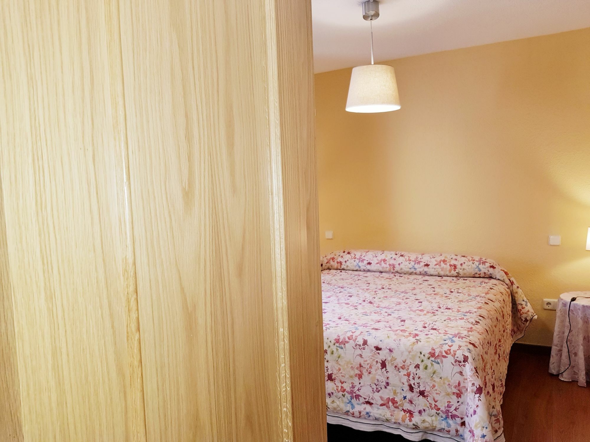 מדריד Hostal Puerta Bonita Vista Alegre מראה חיצוני תמונה