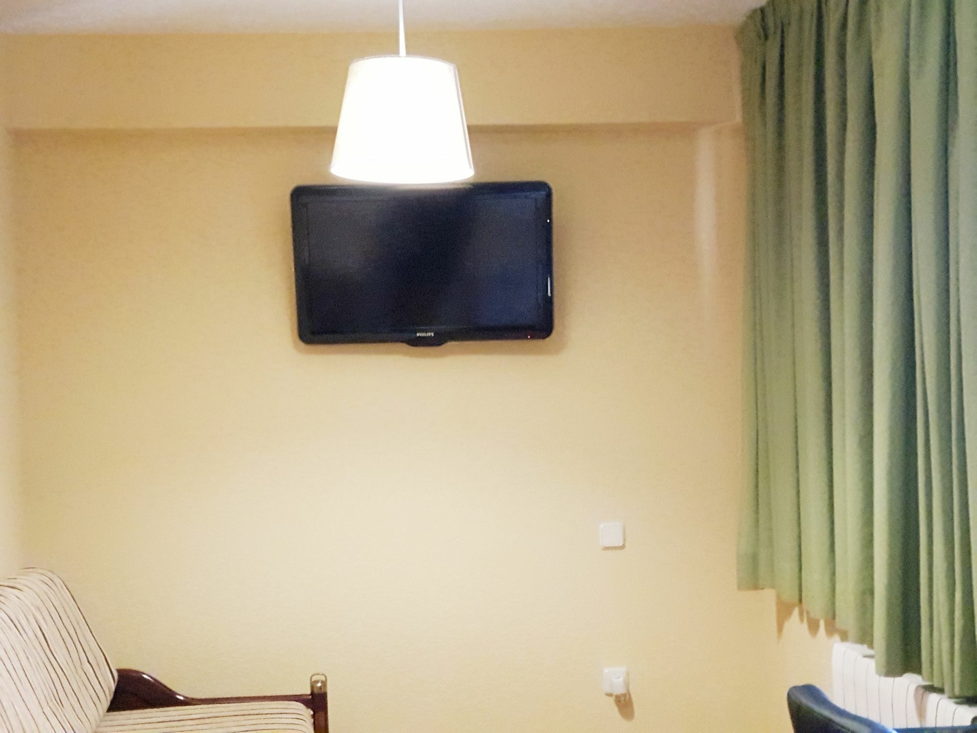 מדריד Hostal Puerta Bonita Vista Alegre מראה חיצוני תמונה
