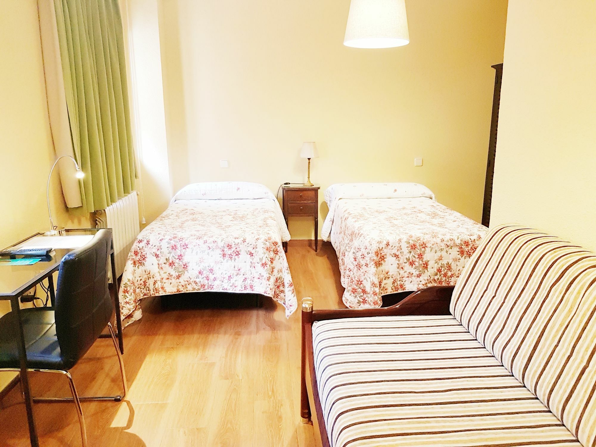 מדריד Hostal Puerta Bonita Vista Alegre מראה חיצוני תמונה