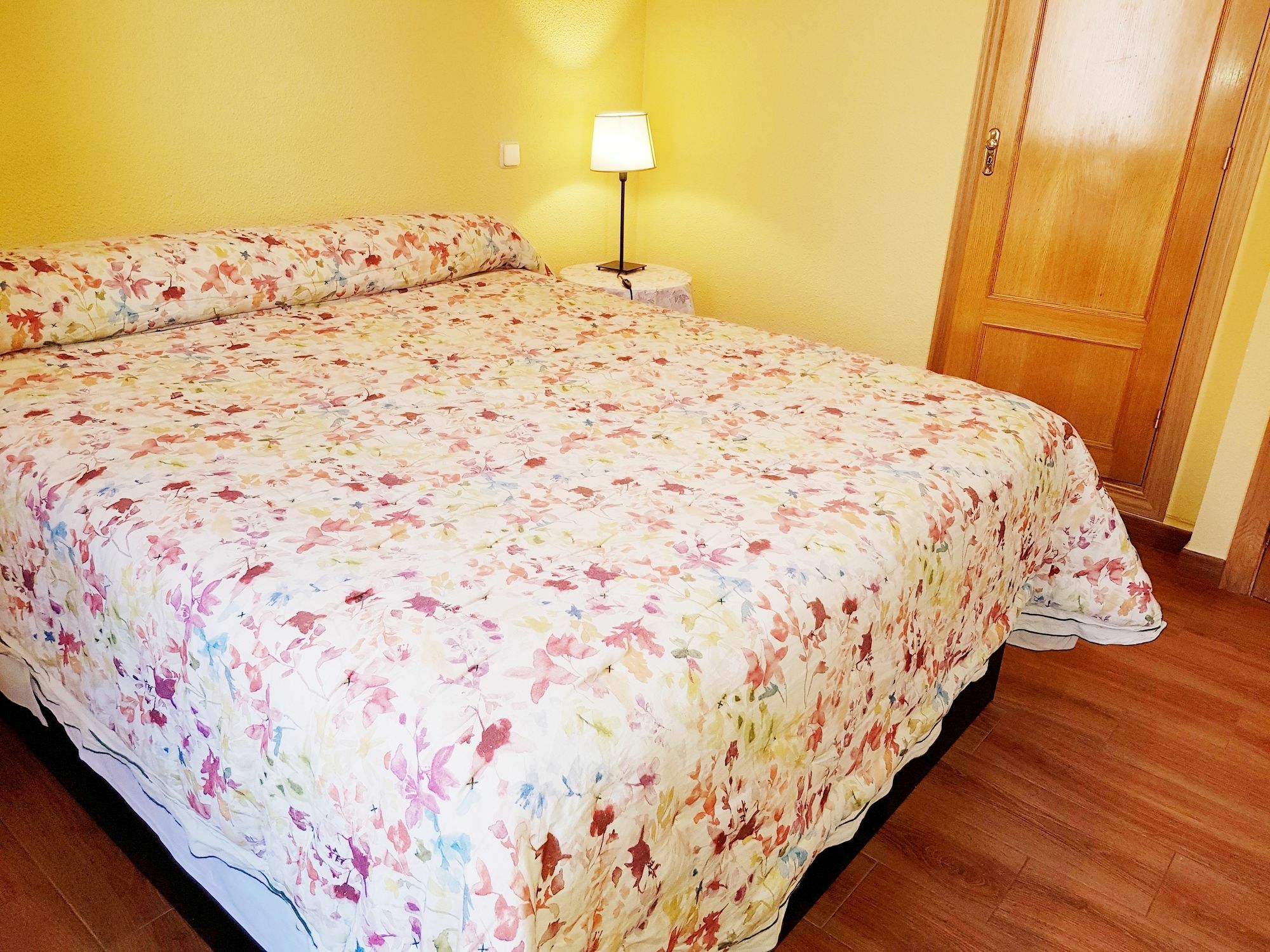 מדריד Hostal Puerta Bonita Vista Alegre מראה חיצוני תמונה
